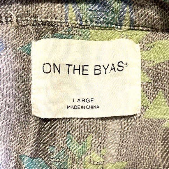 Casual, comfortable, cute button down. - Picture 2 of 2